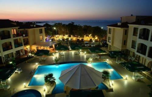 Paradise Bay Hotel Pomorie Ngoại thất bức ảnh