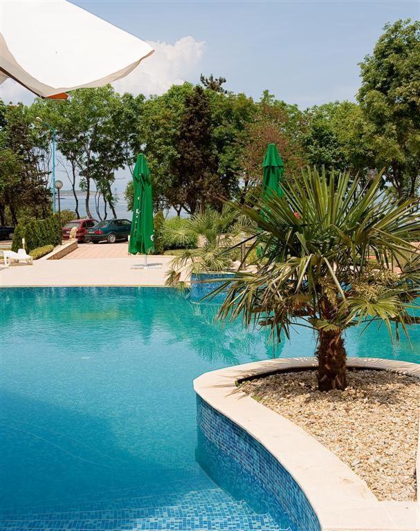 Paradise Bay Hotel Pomorie Ngoại thất bức ảnh